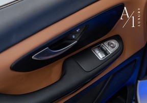 Mercedes-Benz V-Class 300 2025