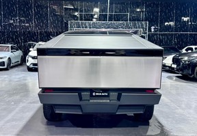 Tesla Cybertruck 2026