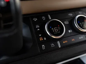 Land Rover Defender 110 2025