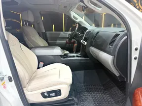 Toyota Sequoia 2022