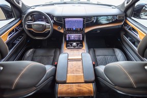 Jeep Grand Wagoneer 2023