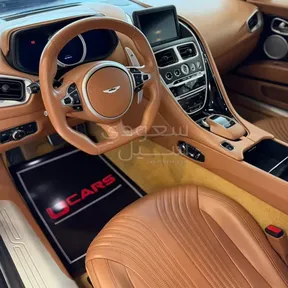 Aston Martin DB11 2020