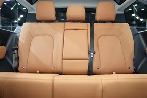 Land Rover Defender 2024
