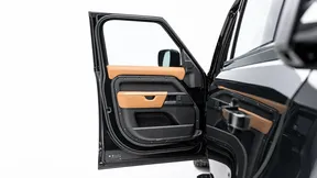 Land Rover Defender 110 2025