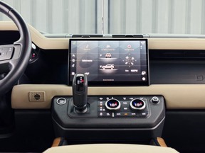 Land Rover Defender 2023