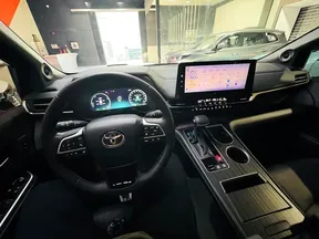 Toyota Sienna / Granvia 2025