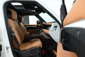 Land Rover Defender 110 2023
