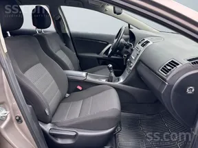 Toyota Avensis 2015
