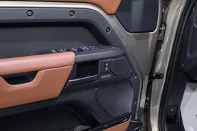 Land Rover Defender Octa 2026