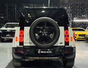 Land Rover Defender 2023