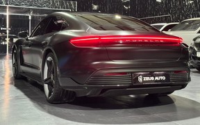 Porsche Taycan Turbo S 2024