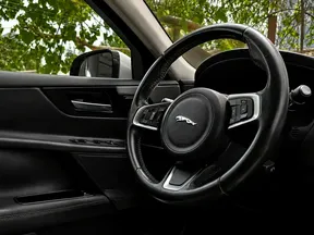 Jaguar XE 2020