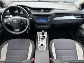Toyota Avensis 2016