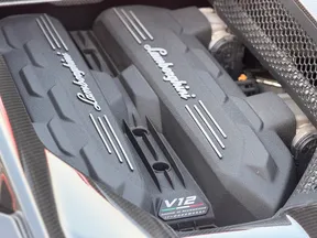 Lamborghini Revuelto 2024