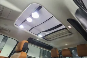 Land Rover Defender 2024