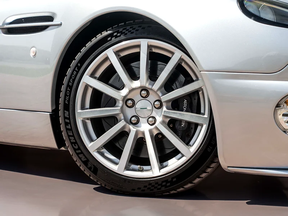 Aston Martin Vanquish S 2005