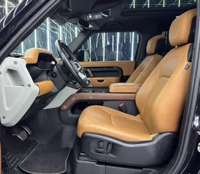 Land Rover Defender 2023
