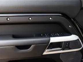Land Rover Defender 110 2023