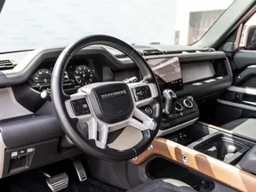 Land Rover Defender 110 2023