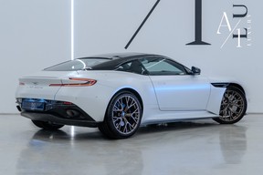 Aston Martin DB12 2024