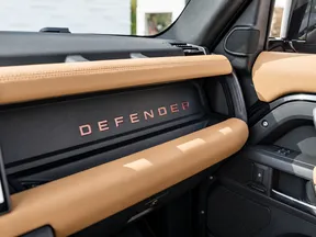 Land Rover Defender 110 2025