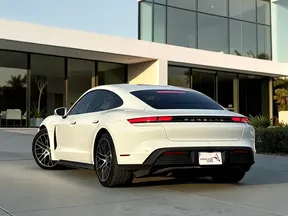 Porsche Taycan 2022