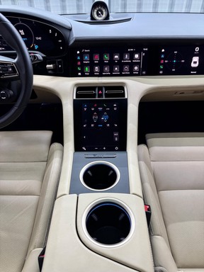 Porsche Taycan Turbo S 2024