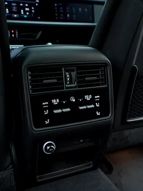 Porsche Cayenne GTS 2025