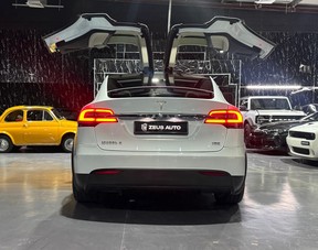 Tesla Model X 2018