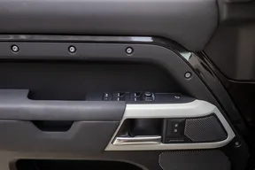 Land Rover Defender 110 2022