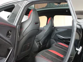 Aston Martin DBX 2022