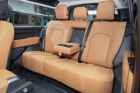 Land Rover Defender 2024