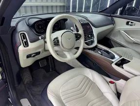 Aston Martin DBX 2021