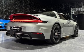 Porsche 911 Targa 4 GTS 2025