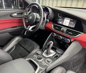 Alfa Romeo Giulia Quadrifoglio 2021