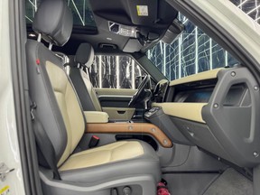 Land Rover Defender 2023