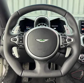 Aston Martin V8 Vantage 2019