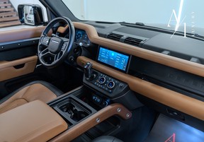 Land Rover Defender 2021