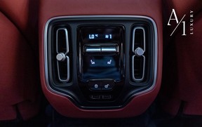 Aston Martin DBX 2023