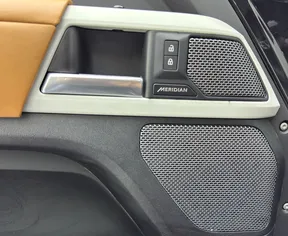 Land Rover Defender 2023