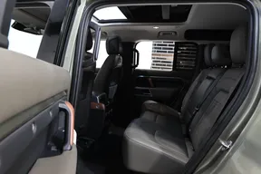 Land Rover Defender Octa 2022