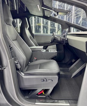 Tesla Cybertruck 2026