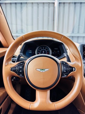 Aston Martin DB11 2018