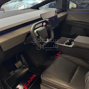 Tesla Cybertruck 2025