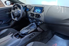 Aston Martin V8 Vantage 2022