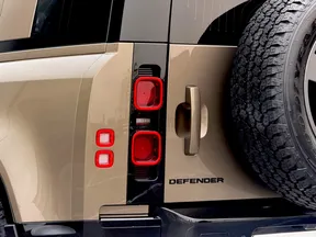 Land Rover Defender 110 2025