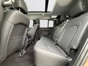 Land Rover Defender 110 2025