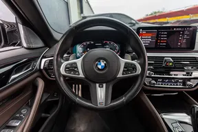 BMW 5 Series M550 2022