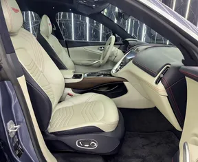 Aston Martin DBX 2021