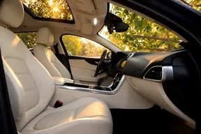 Jaguar XE 2020